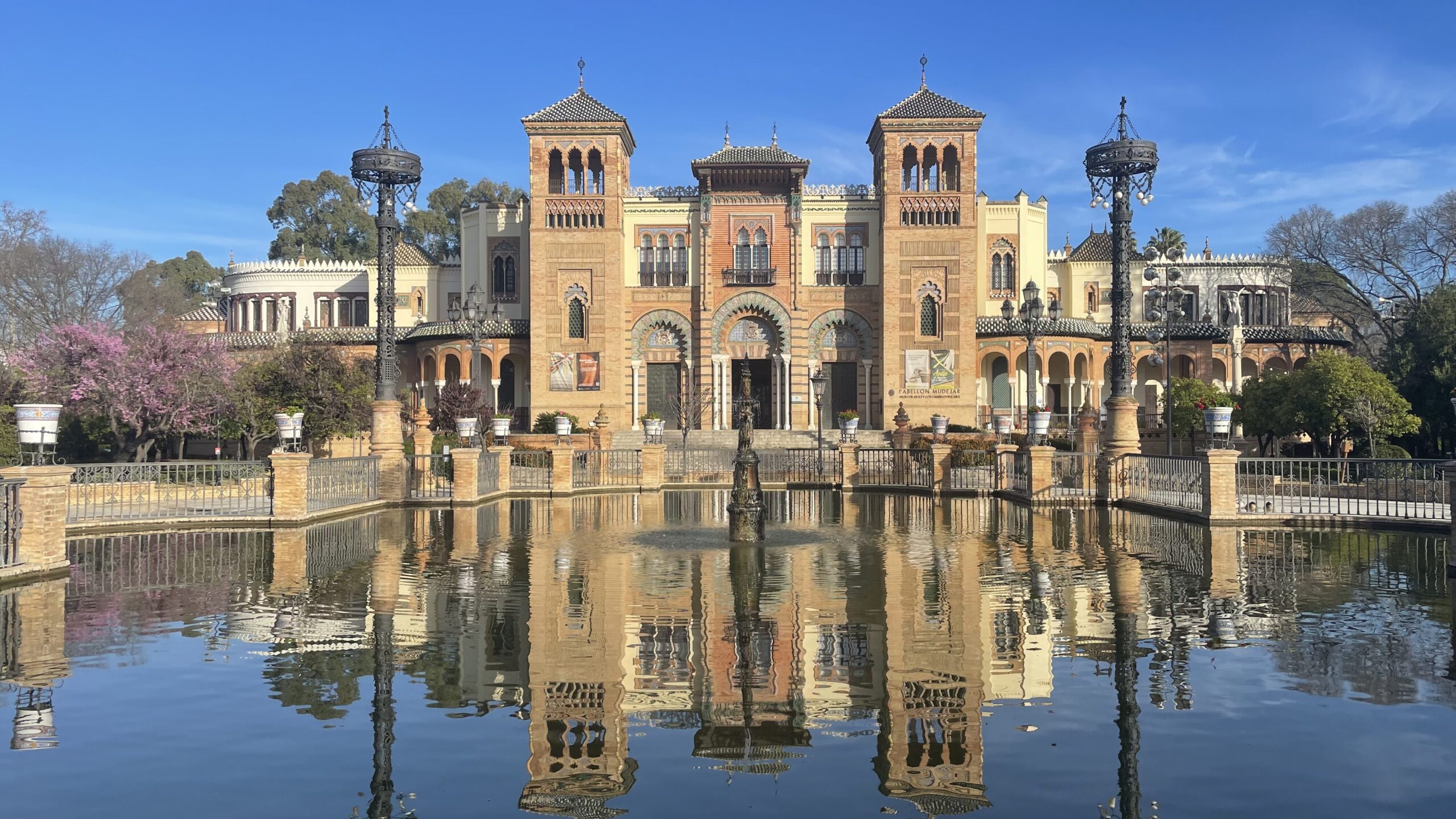 Looking at Museum of Popular Arts and Customs of Seville from the Parque de María Luisa